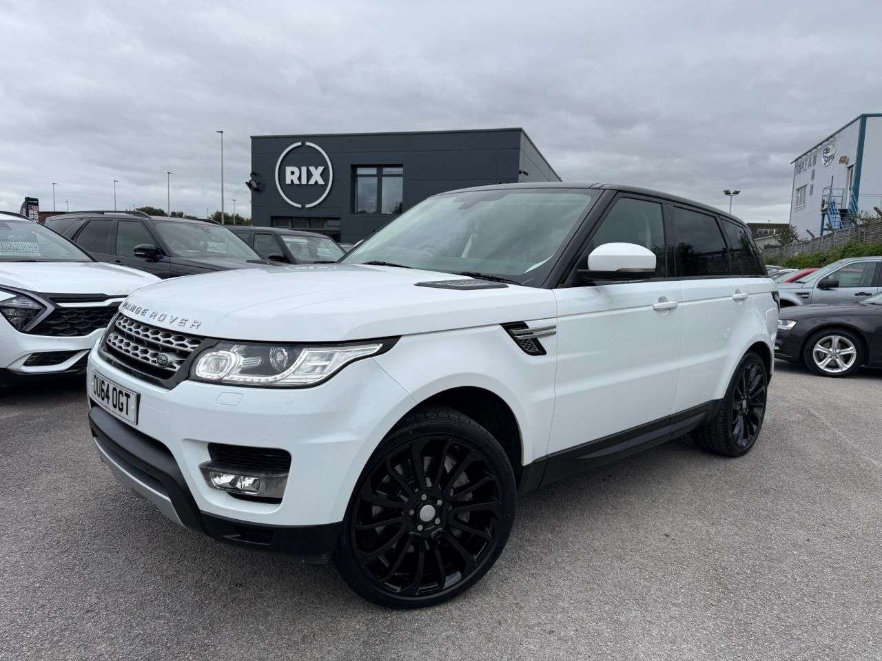 A 2014 LAND ROVER RANGE ROVER SPORT 3.0 SD V6 HSE SUV 5dr Diesel Auto 4WD Euro 5-FINISHED IN FUJI WHITE WITH HE A 2014 LAND ROVER RANGE ROVER SPORT 3.0 SD V6 HSE SUV 5dr Diesel Auto 4WD Euro 5-FINISHED IN FUJI WHITE WITH HE