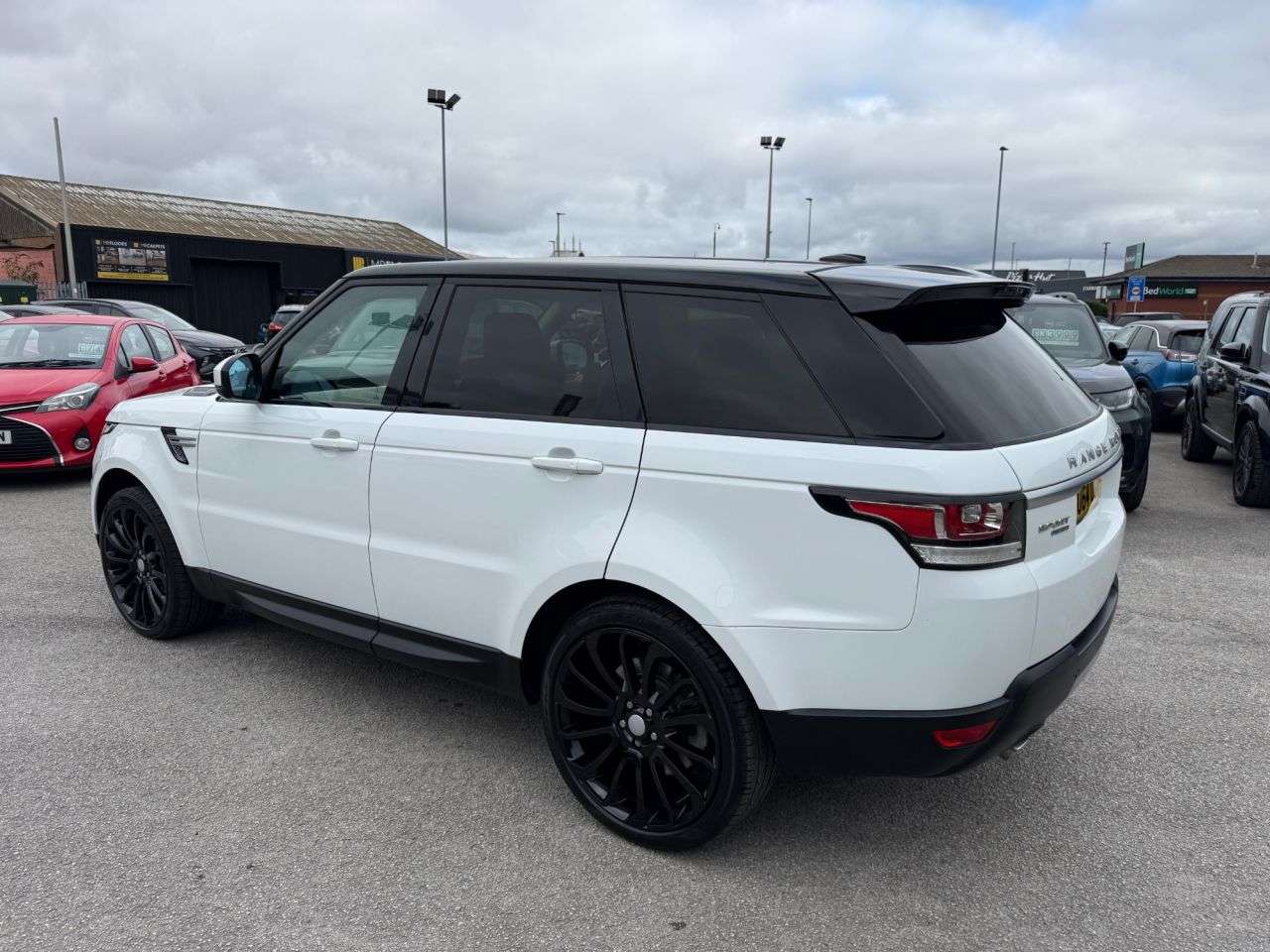 A 2014 LAND ROVER RANGE ROVER SPORT 3.0 SD V6 HSE SUV 5dr Diesel Auto 4WD Euro 5-FINISHED IN FUJI WHITE WITH HE A 2014 LAND ROVER RANGE ROVER SPORT 3.0 SD V6 HSE SUV 5dr Diesel Auto 4WD Euro 5-FINISHED IN FUJI WHITE WITH HE