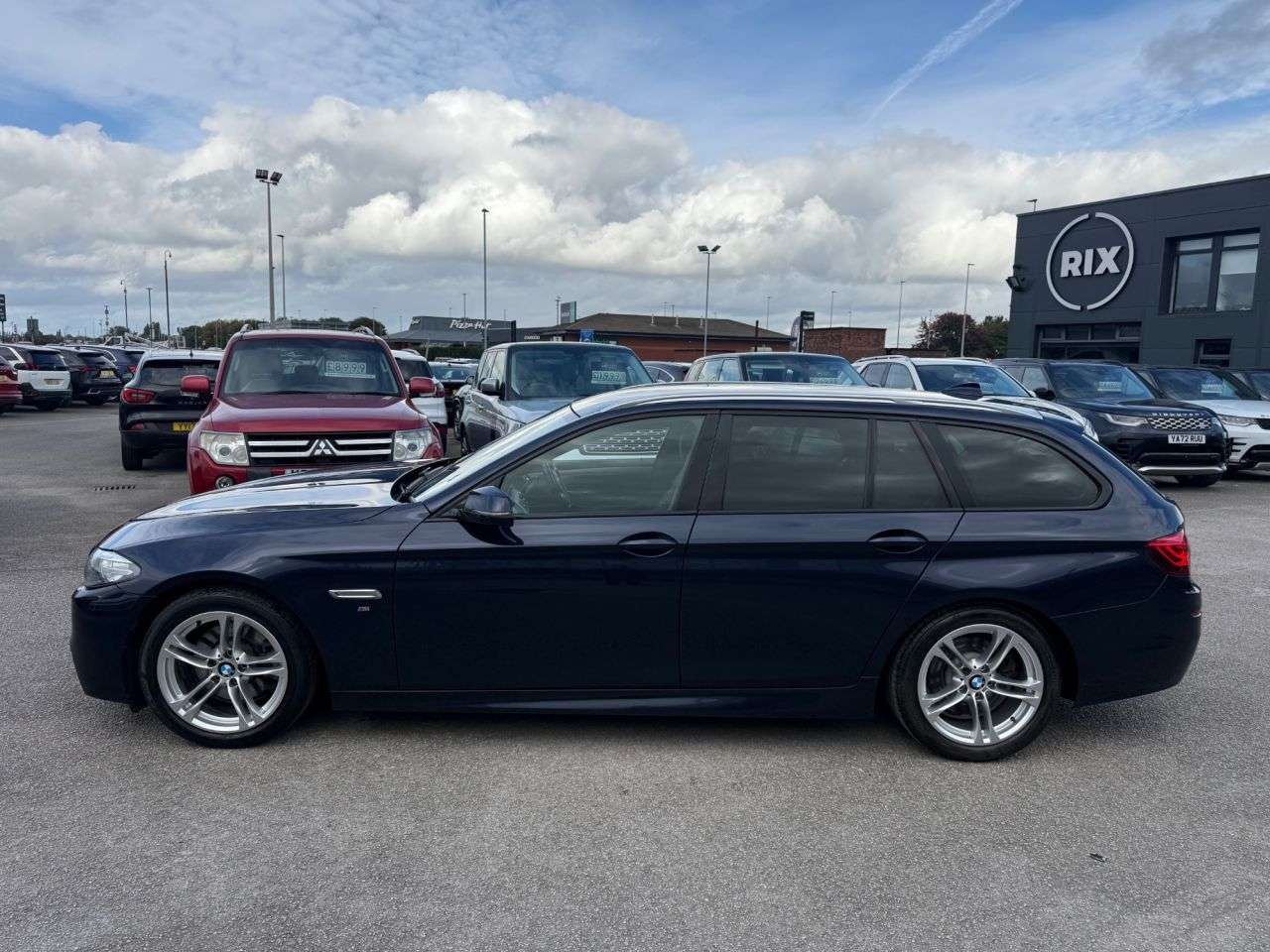 A 2013 BMW 5 SERIES 2.0 520d M Sport Touring 5dr Diesel Auto Euro 6 (s/s) (184 ps) 7 SERVICES-2 A 2013 BMW 5 SERIES 2.0 520d M Sport Touring 5dr Diesel Auto Euro 6 (s/s) (184 ps) 7 SERVICES-2