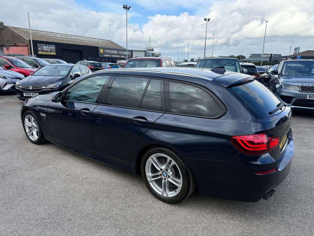 A 2013 BMW 5 SERIES 2.0 520d M Sport Touring 5dr Diesel Auto Euro 6 (s/s) (184 ps) 7 SERVICES-2 A 2013 BMW 5 SERIES 2.0 520d M Sport Touring 5dr Diesel Auto Euro 6 (s/s) (184 ps) 7 SERVICES-2