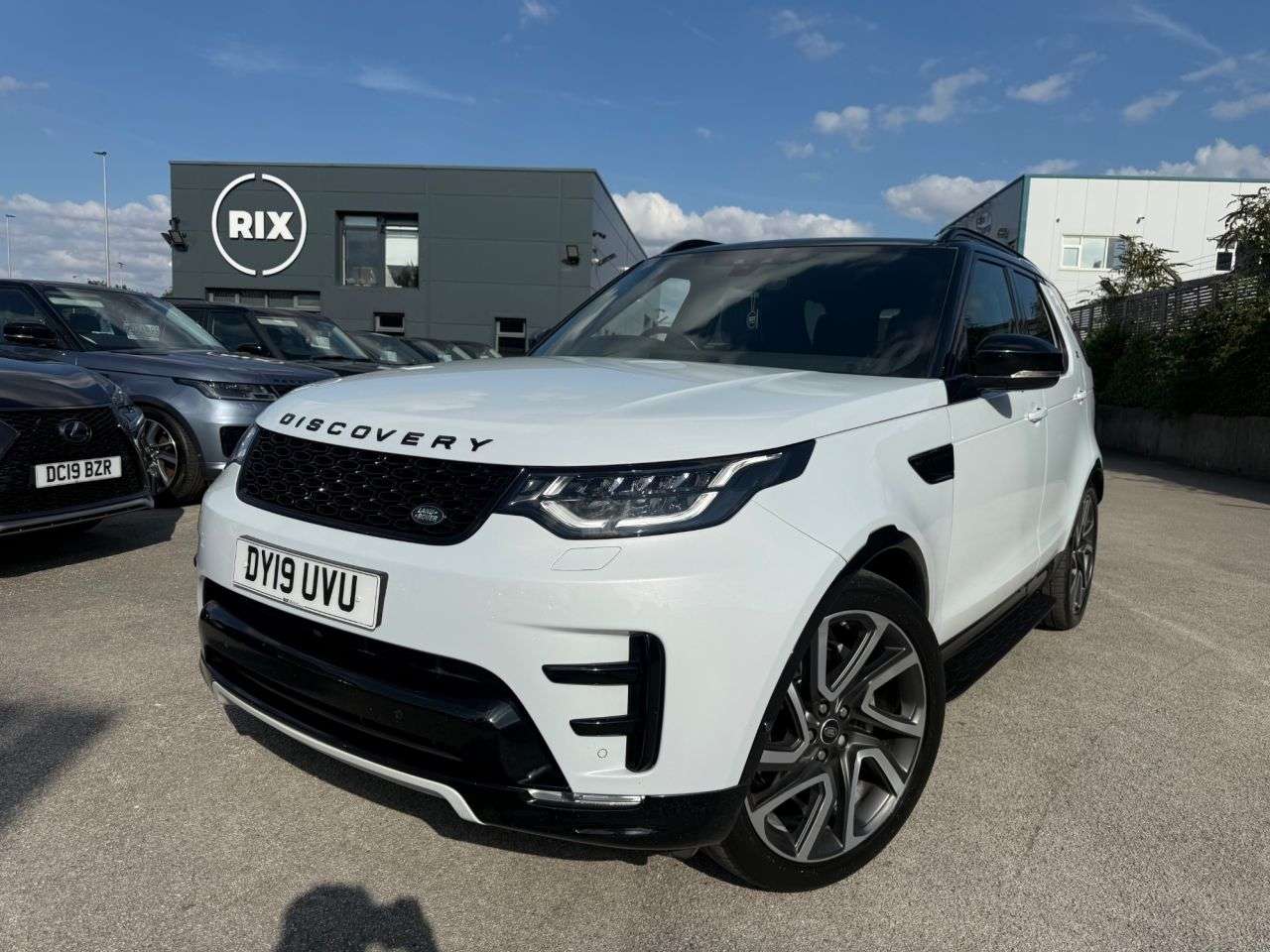 A 2019 LAND ROVER DISCOVERY 5 3.0 SD V6 HSE Luxury SUV 5dr Diesel Auto 4WD Euro 6-2 FORMER KEEPERS FINISH A 2019 LAND ROVER DISCOVERY 5 3.0 SD V6 HSE Luxury SUV 5dr Diesel Auto 4WD Euro 6-2 FORMER KEEPERS FINISH