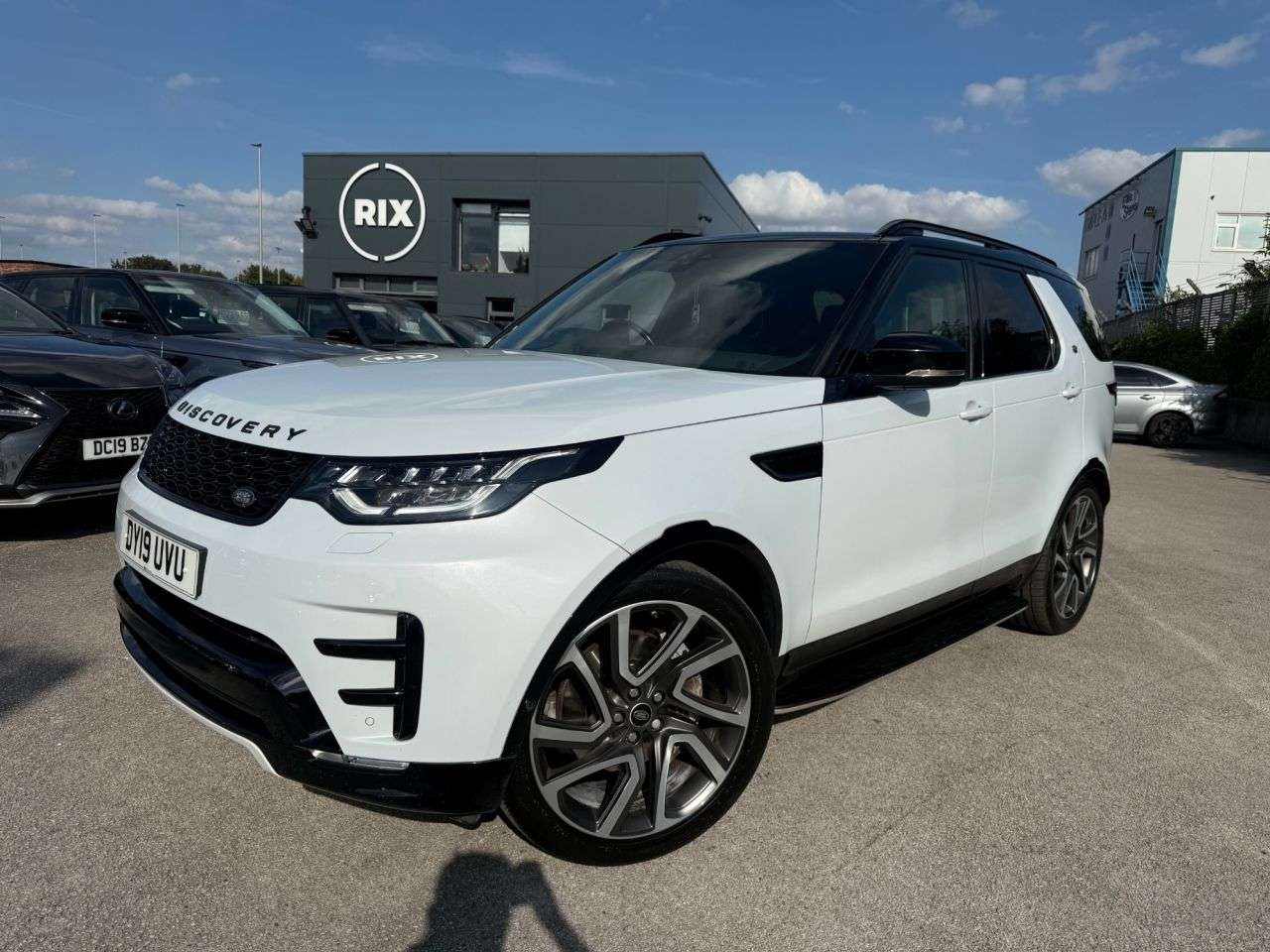 A 2019 LAND ROVER DISCOVERY 5 3.0 SD V6 HSE Luxury SUV 5dr Diesel Auto 4WD Euro 6-2 FORMER KEEPERS FINISH A 2019 LAND ROVER DISCOVERY 5 3.0 SD V6 HSE Luxury SUV 5dr Diesel Auto 4WD Euro 6-2 FORMER KEEPERS FINISH