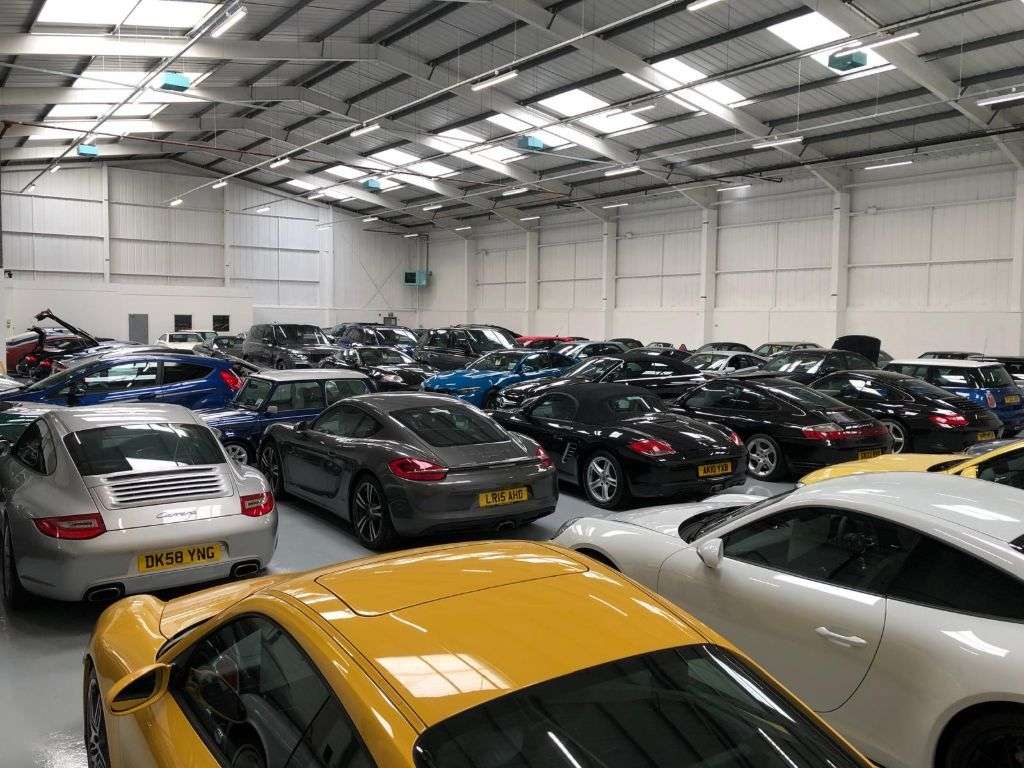 A 2006 JAGUAR XK 4.2 V8 Coupe 2dr Petrol Auto Euro 4 (300 ps) A 2006 JAGUAR XK 4.2 V8 Coupe 2dr Petrol Auto Euro 4 (300 ps)