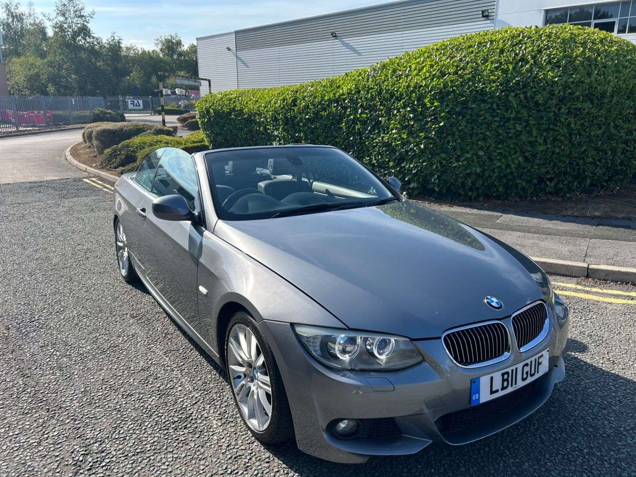 A 2011 BMW 3 SERIES 3.0 325i M Sport Convertible 2dr Petrol Steptronic Euro 5 (218 ps)-Great Lo A 2011 BMW 3 SERIES 3.0 325i M Sport Convertible 2dr Petrol Steptronic Euro 5 (218 ps)-Great Lo