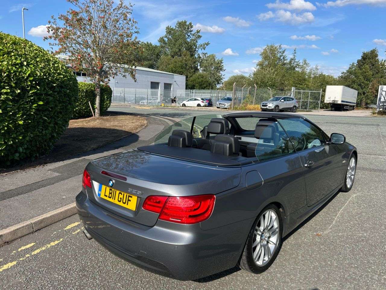 A 2011 BMW 3 SERIES 3.0 325i M Sport Convertible 2dr Petrol Steptronic Euro 5 (218 ps)-Great Lo A 2011 BMW 3 SERIES 3.0 325i M Sport Convertible 2dr Petrol Steptronic Euro 5 (218 ps)-Great Lo