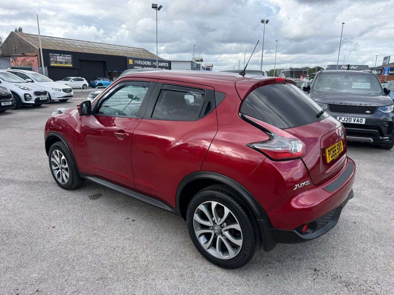 A 2017 NISSAN JUKE 1.6 Tekna SUV 5dr Petrol XTRON Euro 6-2 OWNER FROM NEW GREAT LOW MILEAGE AU A 2017 NISSAN JUKE 1.6 Tekna SUV 5dr Petrol XTRON Euro 6-2 OWNER FROM NEW GREAT LOW MILEAGE AU