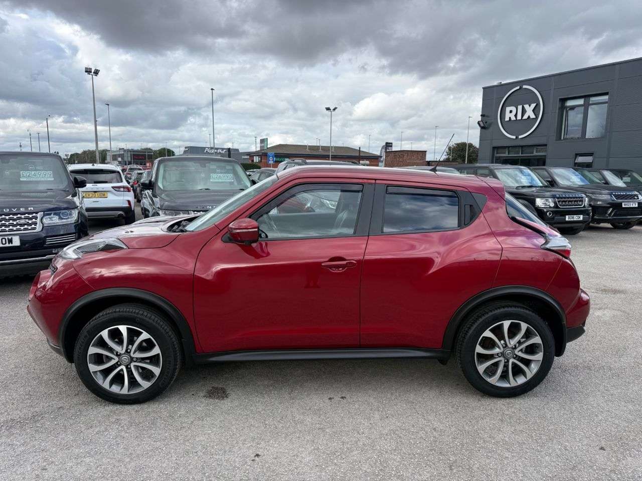 A 2017 NISSAN JUKE 1.6 Tekna SUV 5dr Petrol XTRON Euro 6-2 OWNER FROM NEW GREAT LOW MILEAGE AU A 2017 NISSAN JUKE 1.6 Tekna SUV 5dr Petrol XTRON Euro 6-2 OWNER FROM NEW GREAT LOW MILEAGE AU