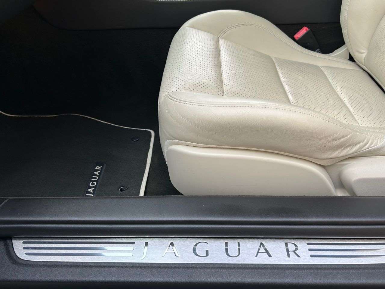 2012 JAGUAR XKR 2012 JAGUAR XKR