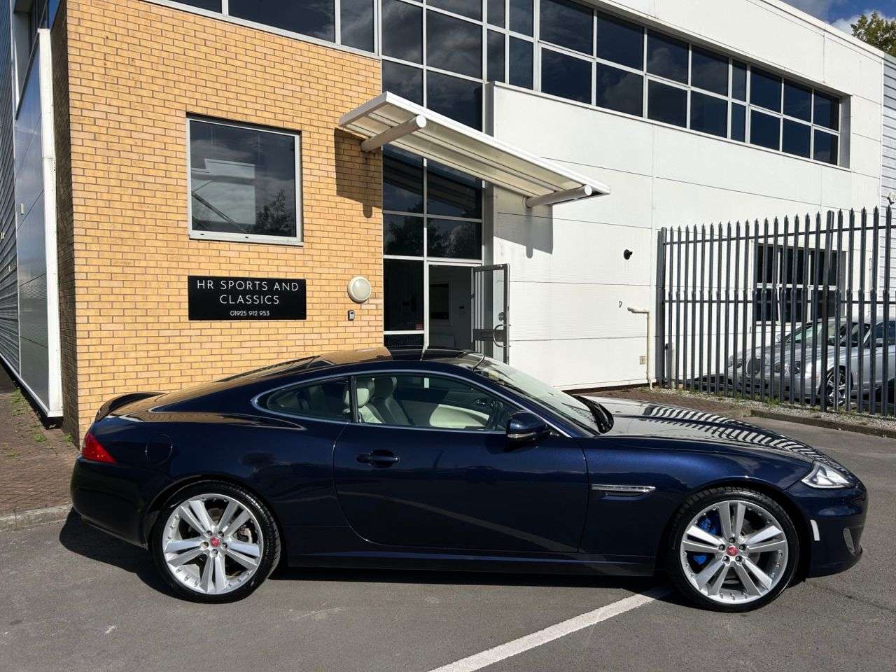 A 2014 JAGUAR XK 5.0 V8 Signature Coupe 2dr Petrol Auto Euro 5 (385 ps)-Great Example-Finish A 2014 JAGUAR XK 5.0 V8 Signature Coupe 2dr Petrol Auto Euro 5 (385 ps)-Great Example-Finish