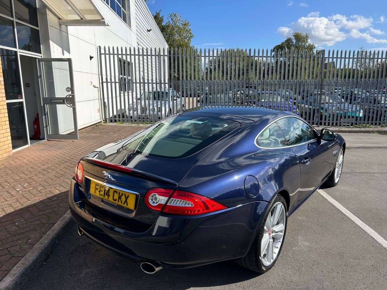 A 2014 JAGUAR XK 5.0 V8 Signature Coupe 2dr Petrol Auto Euro 5 (385 ps)-Great Example-Finish A 2014 JAGUAR XK 5.0 V8 Signature Coupe 2dr Petrol Auto Euro 5 (385 ps)-Great Example-Finish