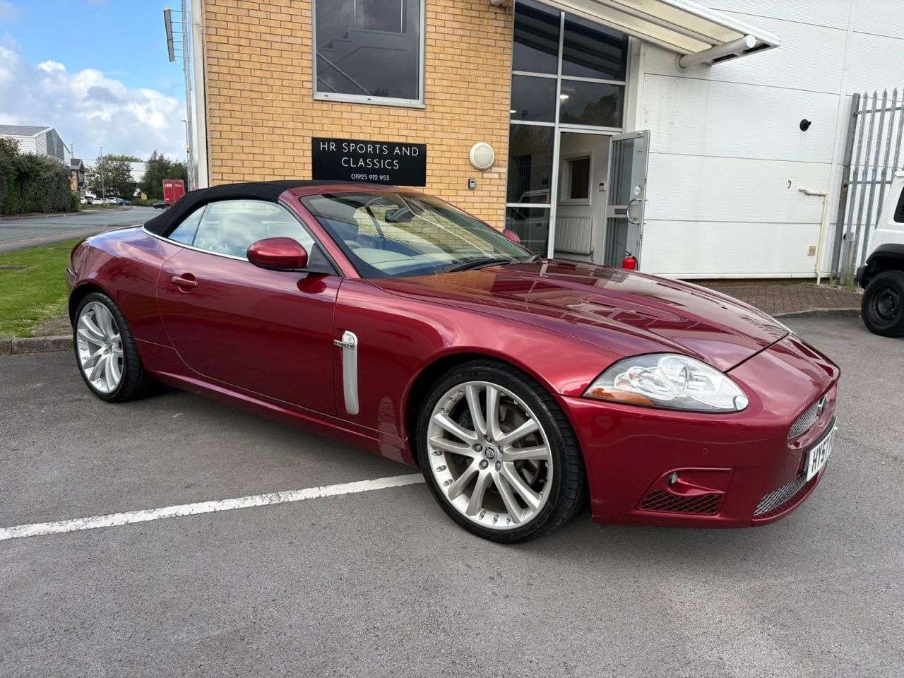 A 2007 JAGUAR XKR 4.2 V8 Convertible 2dr Petrol Auto Euro 4 (420 ps)- 3 Former Keepers-Last K A 2007 JAGUAR XKR 4.2 V8 Convertible 2dr Petrol Auto Euro 4 (420 ps)- 3 Former Keepers-Last K