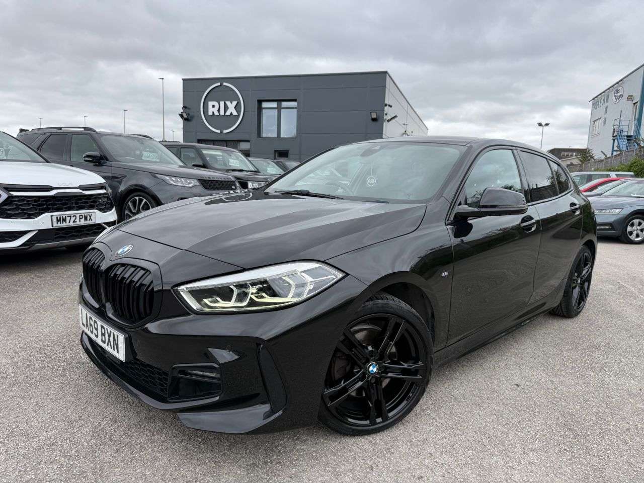 A 2020 BMW 1 SERIES 1.5 118i M Sport Hatchback 5dr Petrol DCT Euro 6-FINISHED IN BLACK SAPPHIRE A 2020 BMW 1 SERIES 1.5 118i M Sport Hatchback 5dr Petrol DCT Euro 6-FINISHED IN BLACK SAPPHIRE