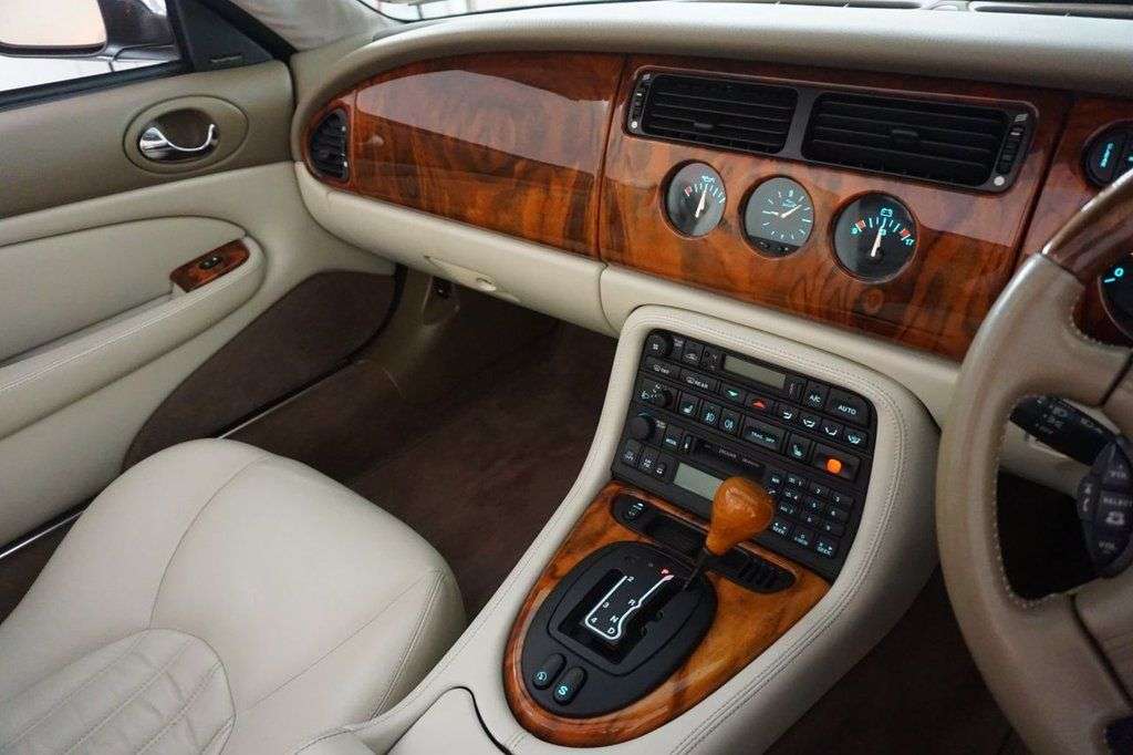 1998 JAGUAR XK8 1998 JAGUAR XK8