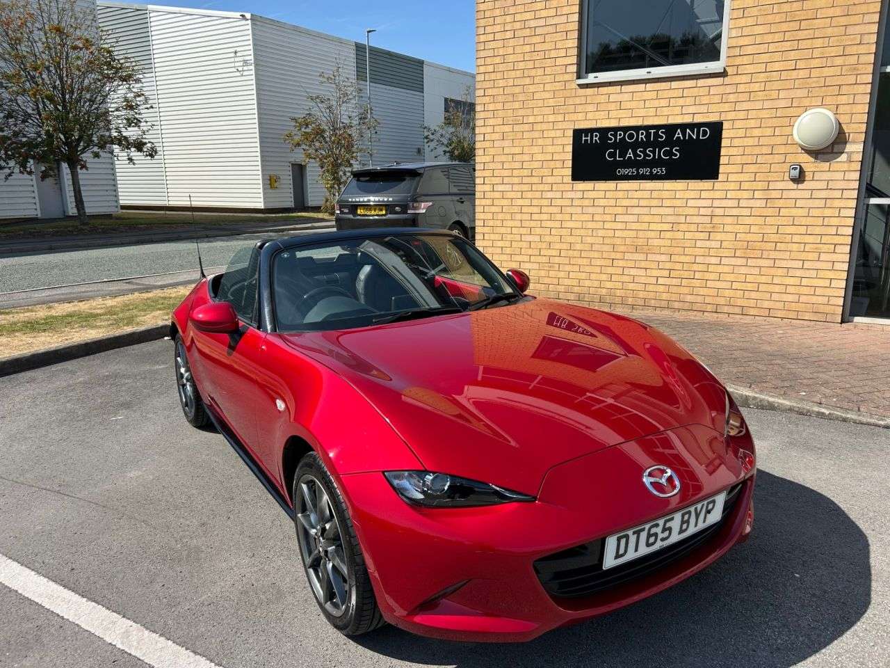 A 2016 MAZDA MX-5 2.0 SKYACTIV-G Sport Nav Convertible 2dr Petrol Manual Euro 6 (160 ps)-Magn A 2016 MAZDA MX-5 2.0 SKYACTIV-G Sport Nav Convertible 2dr Petrol Manual Euro 6 (160 ps)-Magn