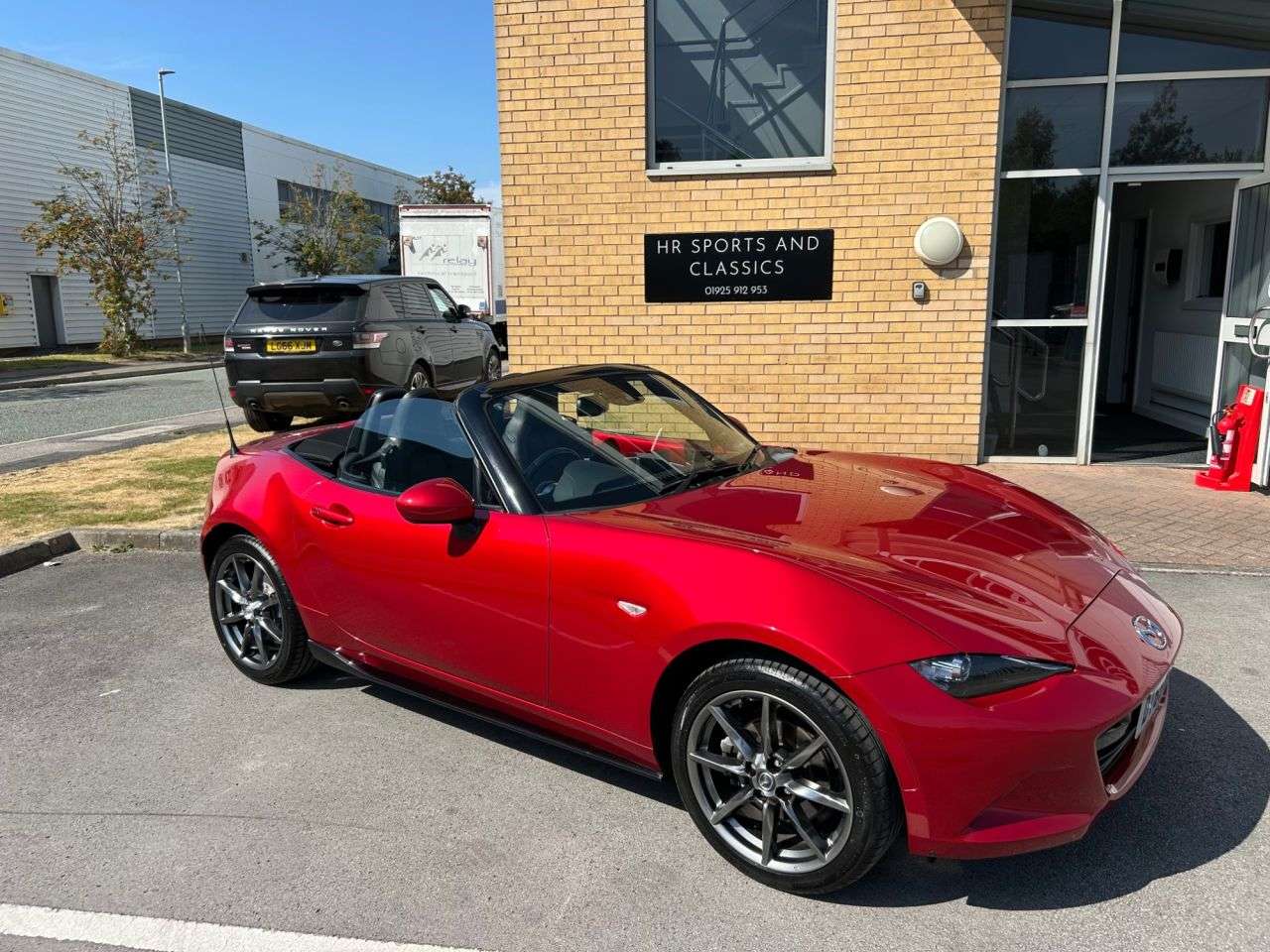 A 2016 MAZDA MX-5 2.0 SKYACTIV-G Sport Nav Convertible 2dr Petrol Manual Euro 6 (160 ps)-Magn A 2016 MAZDA MX-5 2.0 SKYACTIV-G Sport Nav Convertible 2dr Petrol Manual Euro 6 (160 ps)-Magn