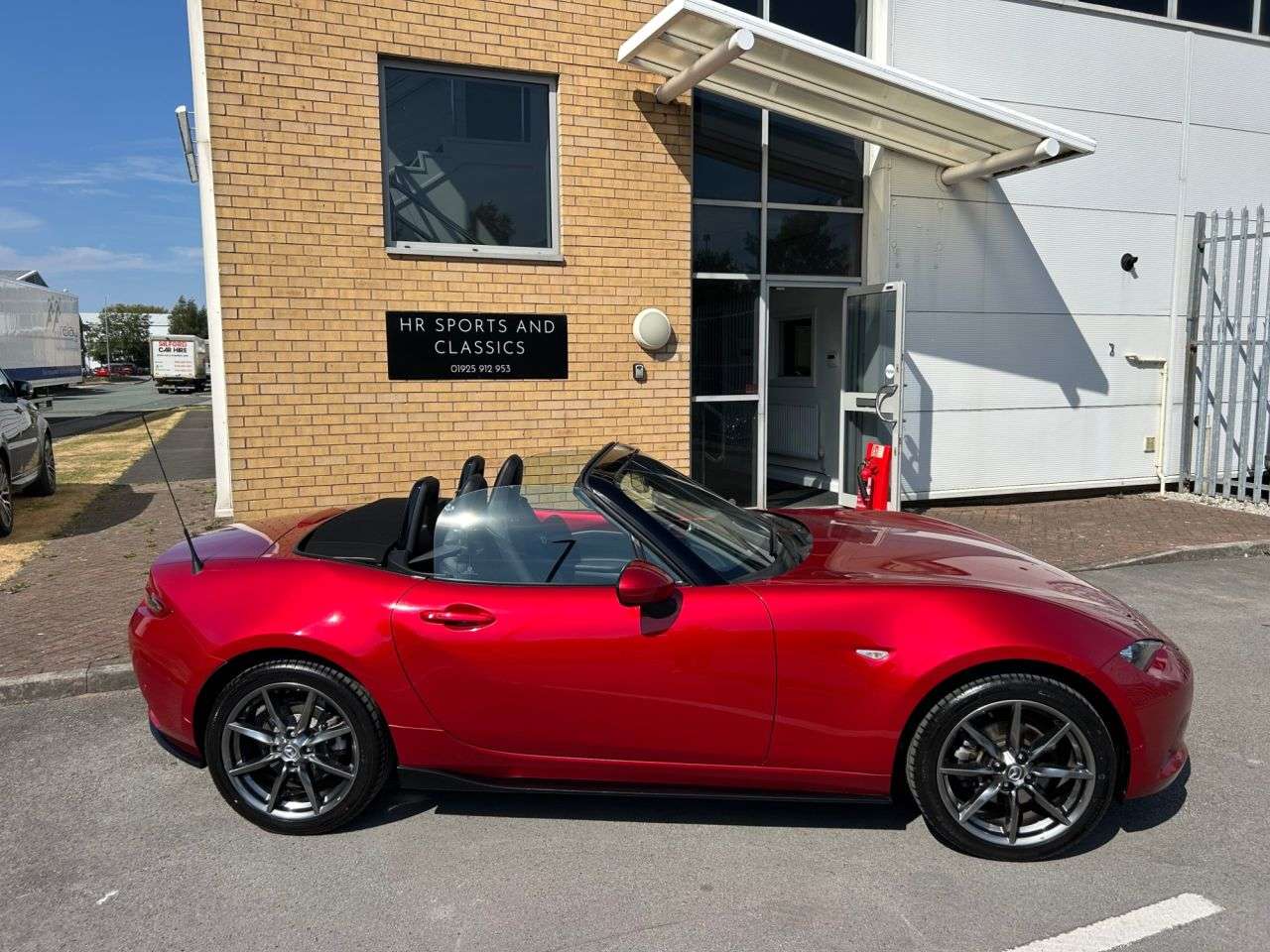 A 2016 MAZDA MX-5 2.0 SKYACTIV-G Sport Nav Convertible 2dr Petrol Manual Euro 6 (160 ps)-Magn A 2016 MAZDA MX-5 2.0 SKYACTIV-G Sport Nav Convertible 2dr Petrol Manual Euro 6 (160 ps)-Magn