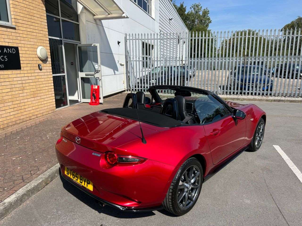 A 2016 MAZDA MX-5 2.0 SKYACTIV-G Sport Nav Convertible 2dr Petrol Manual Euro 6 (160 ps)-Magn A 2016 MAZDA MX-5 2.0 SKYACTIV-G Sport Nav Convertible 2dr Petrol Manual Euro 6 (160 ps)-Magn