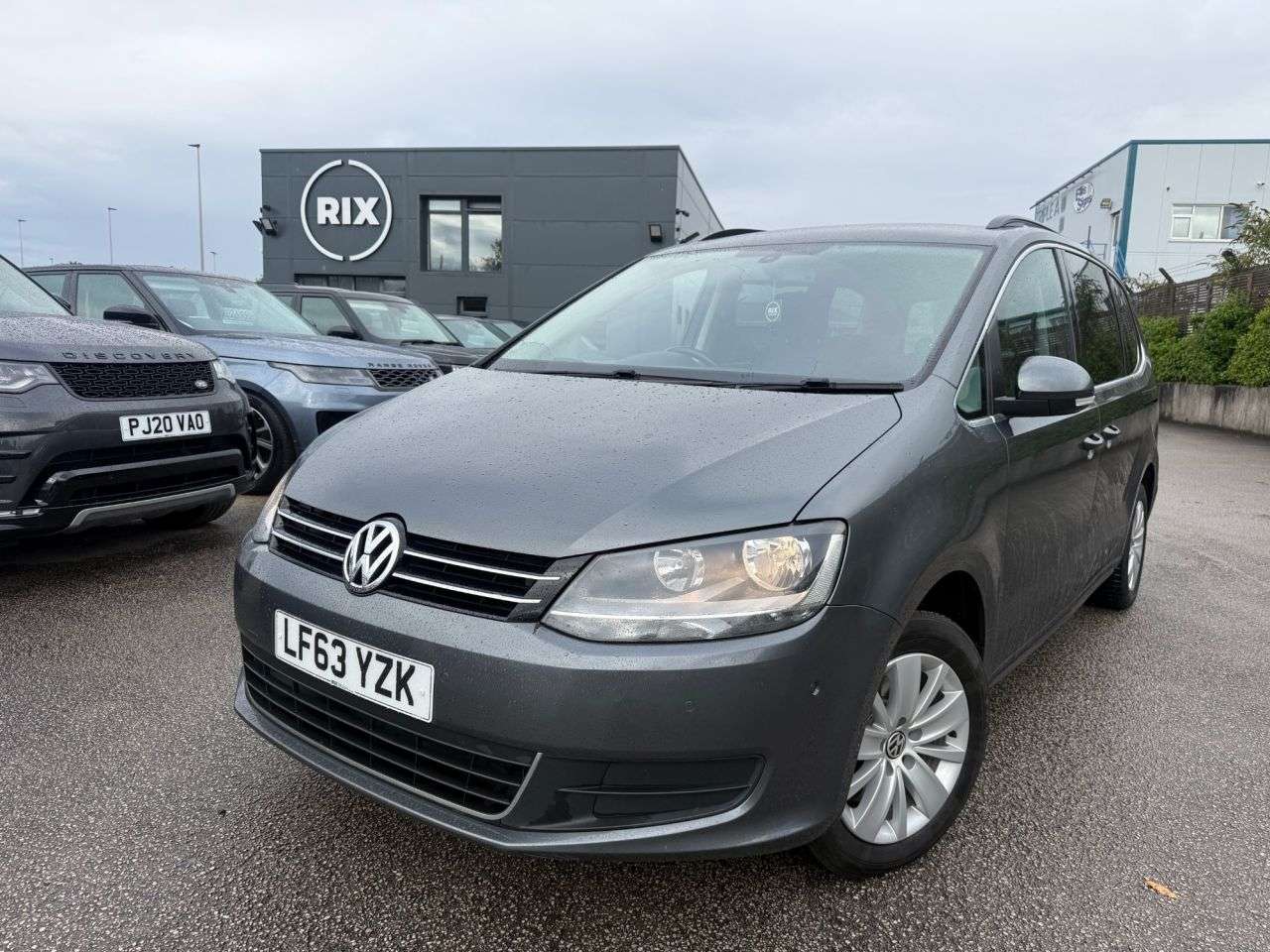 A 2013 VOLKSWAGEN SHARAN 2.0 TDI BlueMotion Tech SE MPV 5dr Diesel DSG Euro 5-7 SEATS-BLUETOOTH-CRUI A 2013 VOLKSWAGEN SHARAN 2.0 TDI BlueMotion Tech SE MPV 5dr Diesel DSG Euro 5-7 SEATS-BLUETOOTH-CRUI