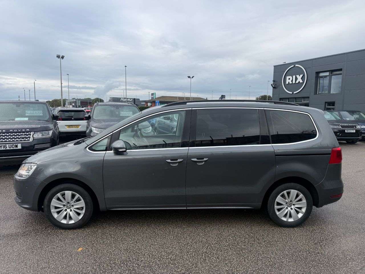 A 2013 VOLKSWAGEN SHARAN 2.0 TDI BlueMotion Tech SE MPV 5dr Diesel DSG Euro 5-7 SEATS-BLUETOOTH-CRUI A 2013 VOLKSWAGEN SHARAN 2.0 TDI BlueMotion Tech SE MPV 5dr Diesel DSG Euro 5-7 SEATS-BLUETOOTH-CRUI
