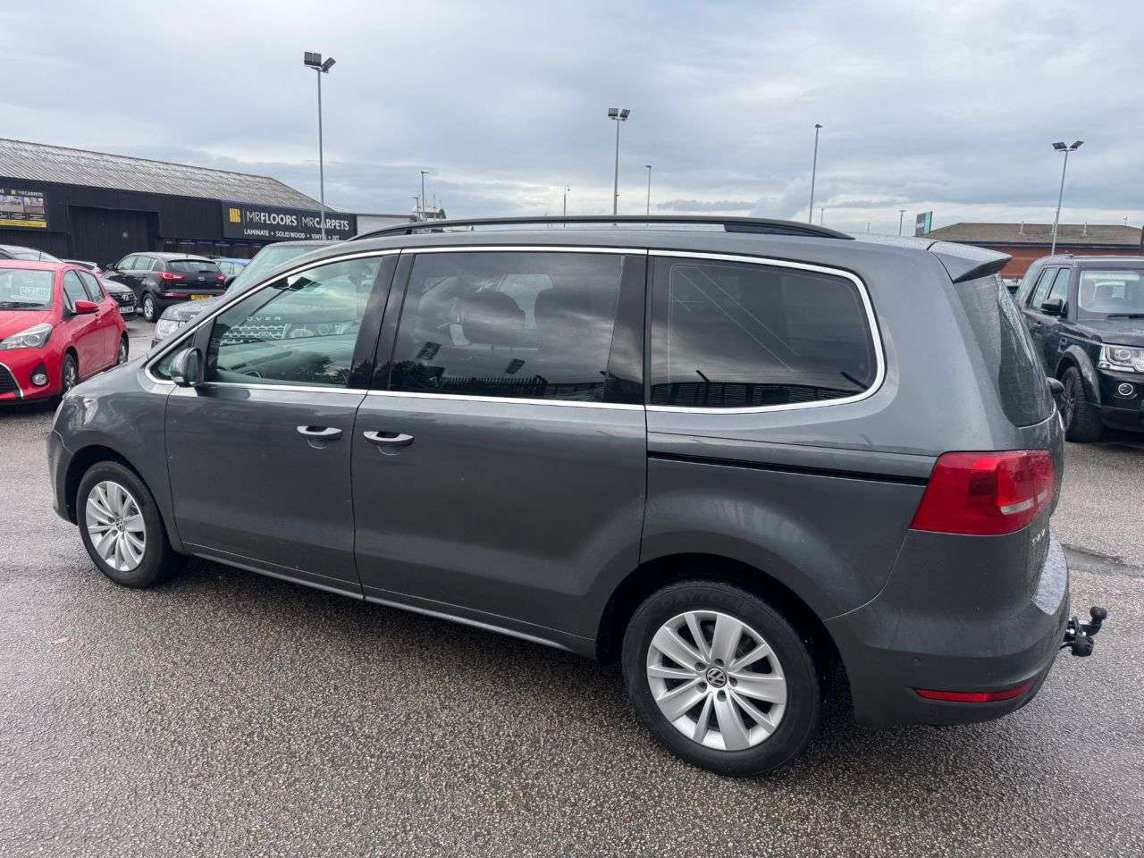 A 2013 VOLKSWAGEN SHARAN 2.0 TDI BlueMotion Tech SE MPV 5dr Diesel DSG Euro 5-7 SEATS-BLUETOOTH-CRUI A 2013 VOLKSWAGEN SHARAN 2.0 TDI BlueMotion Tech SE MPV 5dr Diesel DSG Euro 5-7 SEATS-BLUETOOTH-CRUI