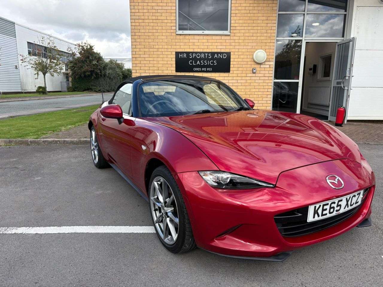 A 2015 MAZDA MX-5 2.0 SKYACTIV-G Sport Nav Convertible 2dr Petrol Manual Euro 6 (160 ps)-Supe A 2015 MAZDA MX-5 2.0 SKYACTIV-G Sport Nav Convertible 2dr Petrol Manual Euro 6 (160 ps)-Supe