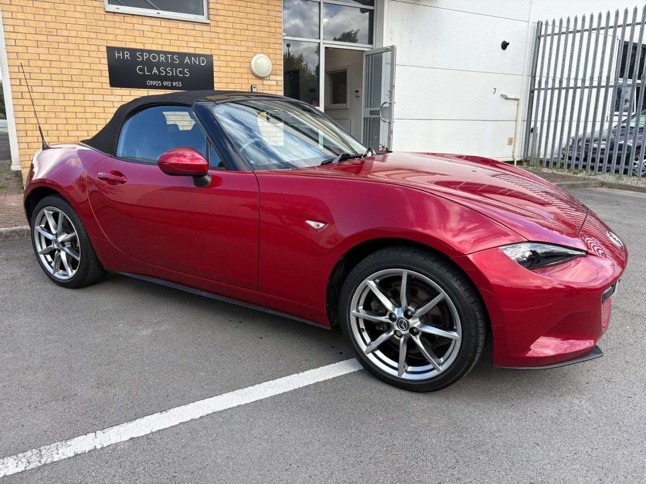 A 2015 MAZDA MX-5 2.0 SKYACTIV-G Sport Nav Convertible 2dr Petrol Manual Euro 6 (160 ps)-Supe A 2015 MAZDA MX-5 2.0 SKYACTIV-G Sport Nav Convertible 2dr Petrol Manual Euro 6 (160 ps)-Supe