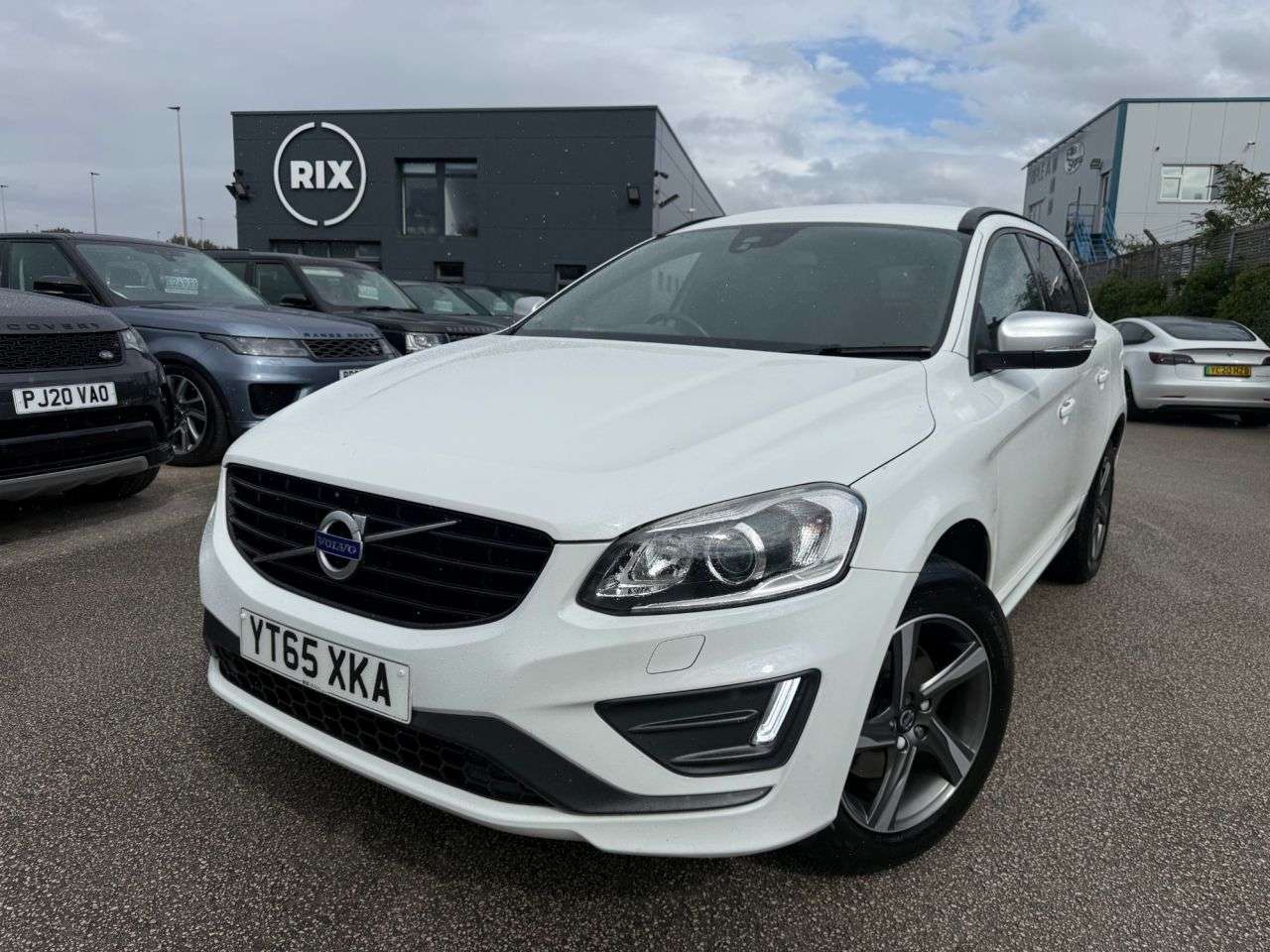 A 2015 VOLVO XC60 2.0 D4 R-Design SUV 5dr Diesel Auto Euro 6-10 STAMPS-2 OWNERS FROM NEW-HEAT A 2015 VOLVO XC60 2.0 D4 R-Design SUV 5dr Diesel Auto Euro 6-10 STAMPS-2 OWNERS FROM NEW-HEAT