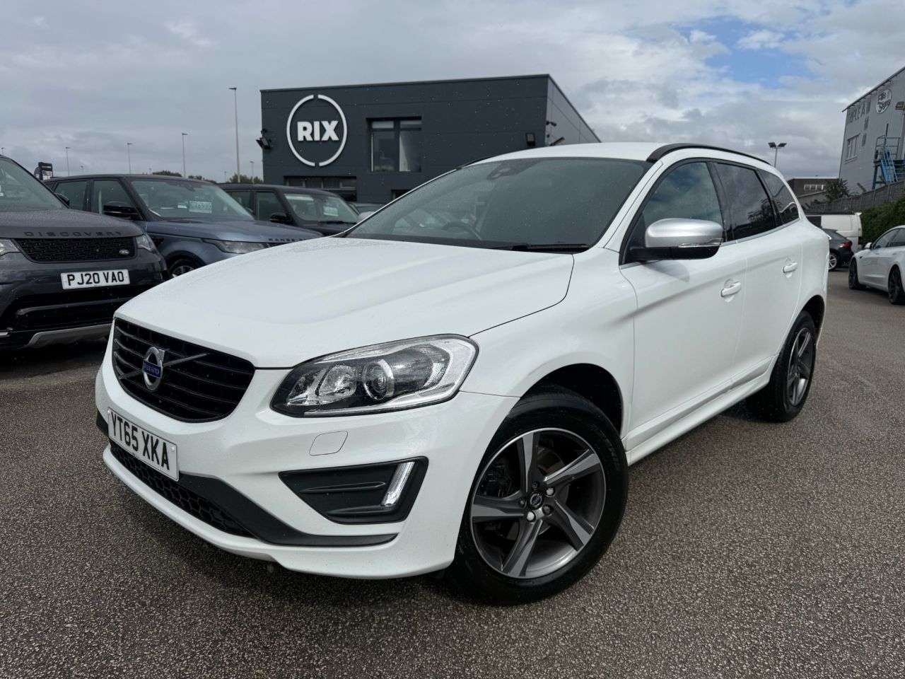 A 2015 VOLVO XC60 2.0 D4 R-Design SUV 5dr Diesel Auto Euro 6-10 STAMPS-2 OWNERS FROM NEW-HEAT A 2015 VOLVO XC60 2.0 D4 R-Design SUV 5dr Diesel Auto Euro 6-10 STAMPS-2 OWNERS FROM NEW-HEAT
