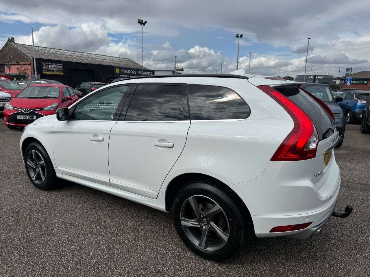 A 2015 VOLVO XC60 2.0 D4 R-Design SUV 5dr Diesel Auto Euro 6-10 STAMPS-2 OWNERS FROM NEW-HEAT A 2015 VOLVO XC60 2.0 D4 R-Design SUV 5dr Diesel Auto Euro 6-10 STAMPS-2 OWNERS FROM NEW-HEAT