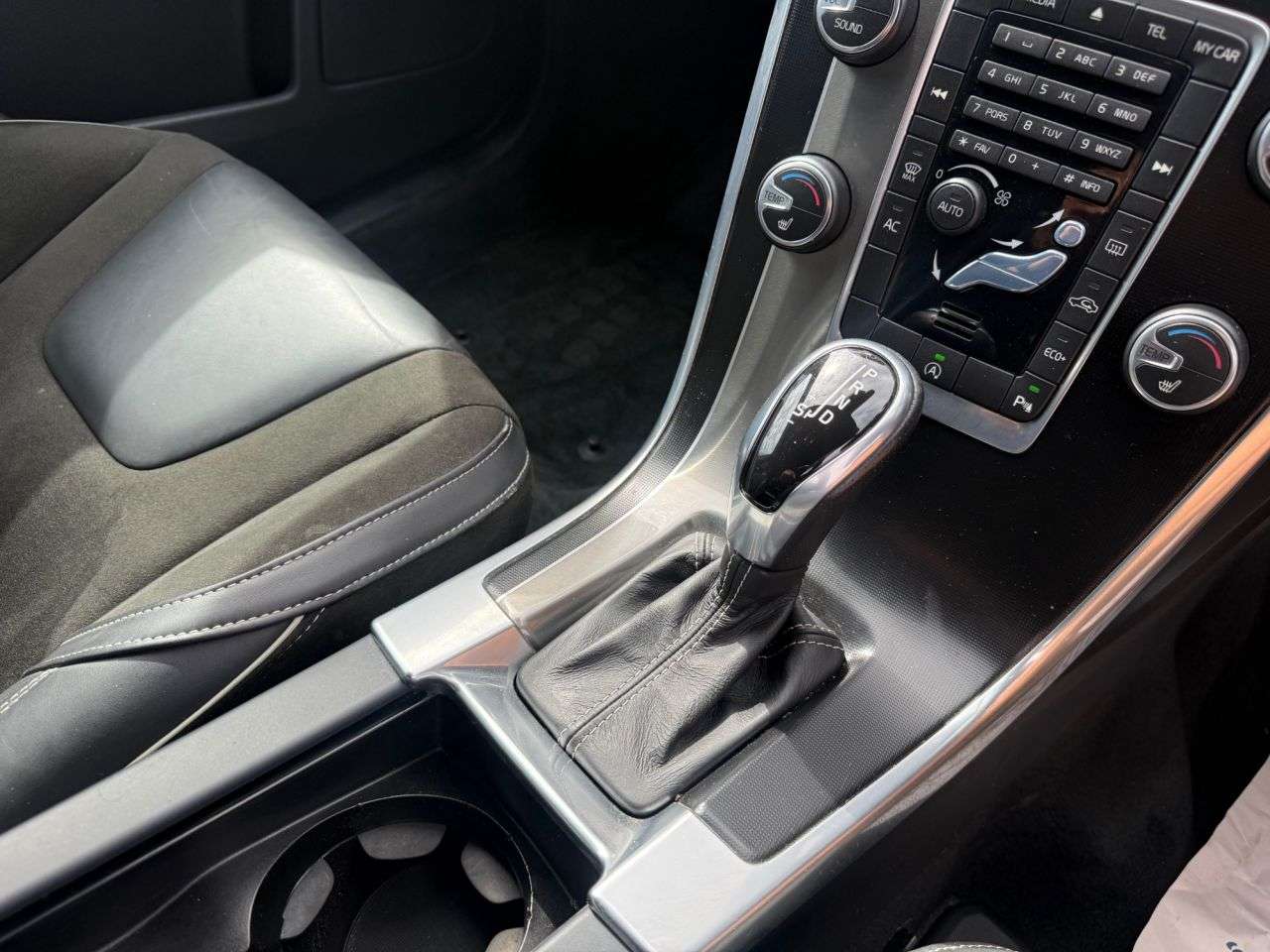 2015 VOLVO XC60 2015 VOLVO XC60