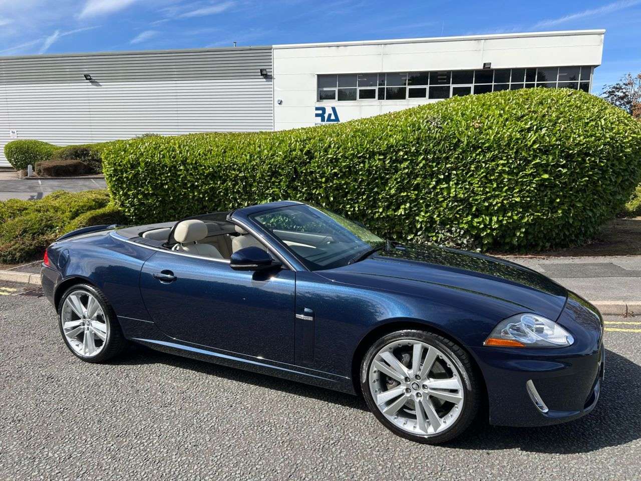 A 2009 JAGUAR XK 5.0 V8 Portfolio Convertible 2dr Petrol Auto Euro 5 (385 ps)-Fantastic Low A 2009 JAGUAR XK 5.0 V8 Portfolio Convertible 2dr Petrol Auto Euro 5 (385 ps)-Fantastic Low