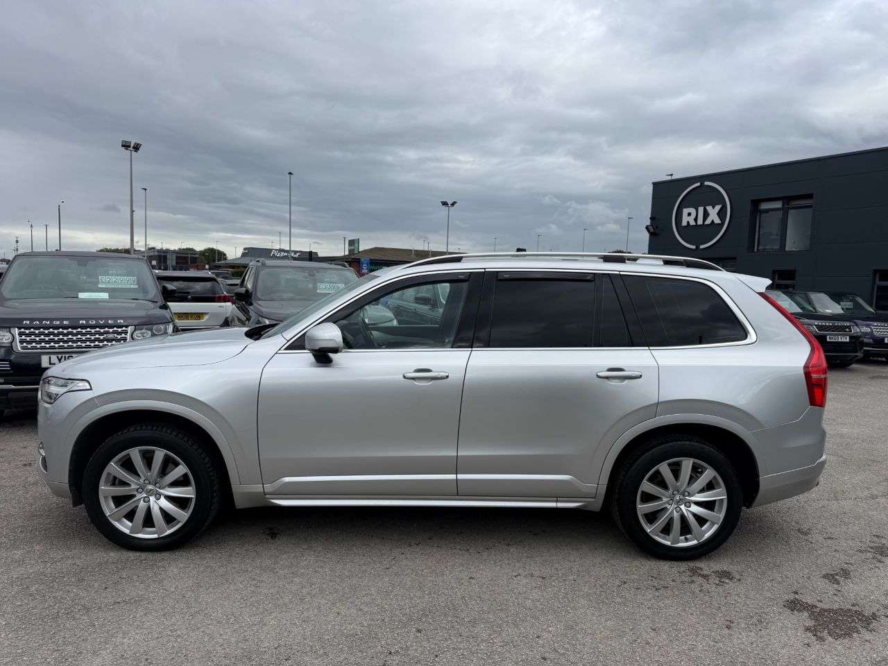 A 2017 VOLVO XC90 2.0 D5 PowerPulse Momentum SUV 5dr Diesel Auto 4WD Euro 6-HEATED BLACK LEAT A 2017 VOLVO XC90 2.0 D5 PowerPulse Momentum SUV 5dr Diesel Auto 4WD Euro 6-HEATED BLACK LEAT