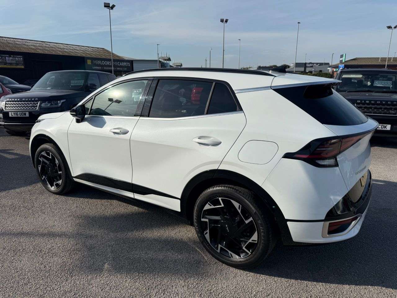 A 2023 KIA SPORTAGE 1.6 T-GDi 13.8kWh GT-Line SUV 5dr Petrol Plug-in Hybrid Auto AWD Euro 6 (s/ A 2023 KIA SPORTAGE 1.6 T-GDi 13.8kWh GT-Line SUV 5dr Petrol Plug-in Hybrid Auto AWD Euro 6 (s/