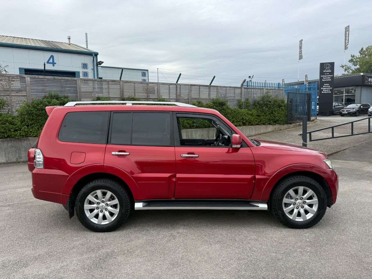 2011 MITSUBISHI SHOGUN 2011 MITSUBISHI SHOGUN