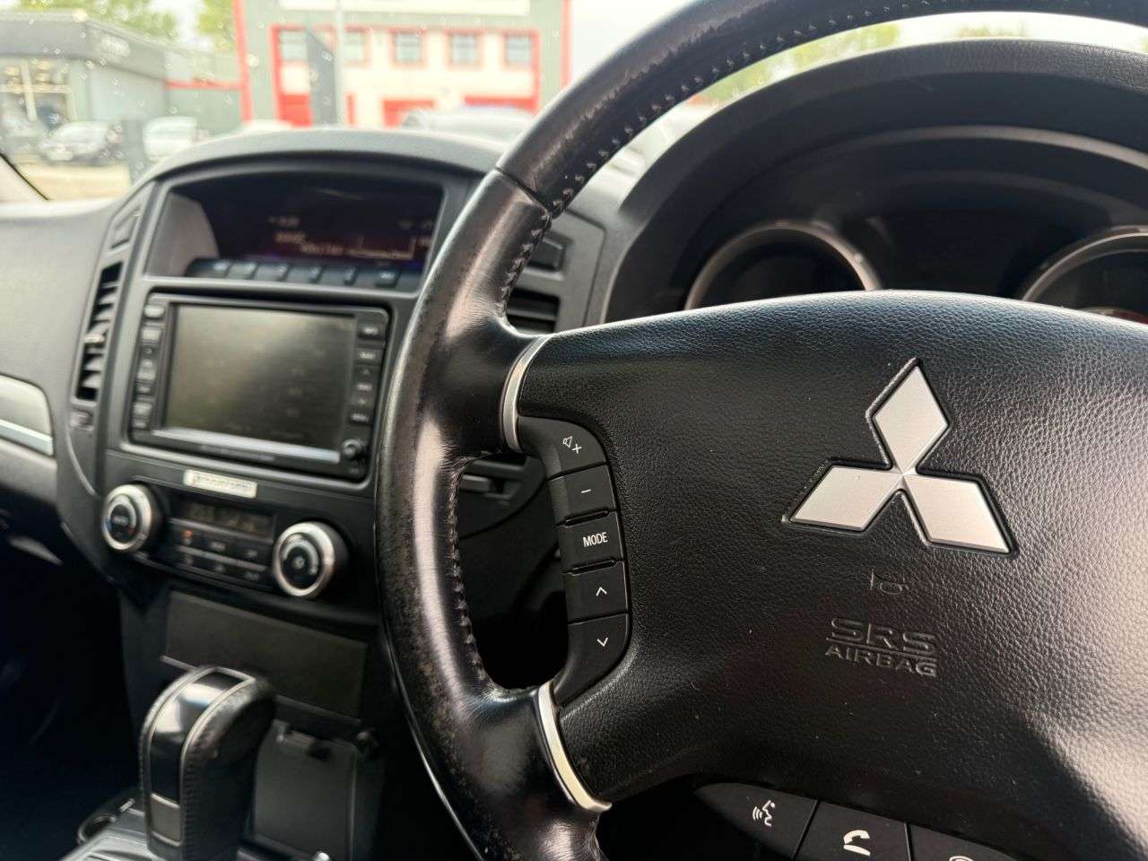 2011 MITSUBISHI SHOGUN 2011 MITSUBISHI SHOGUN