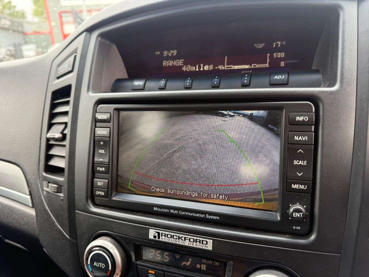 2011 MITSUBISHI SHOGUN 2011 MITSUBISHI SHOGUN