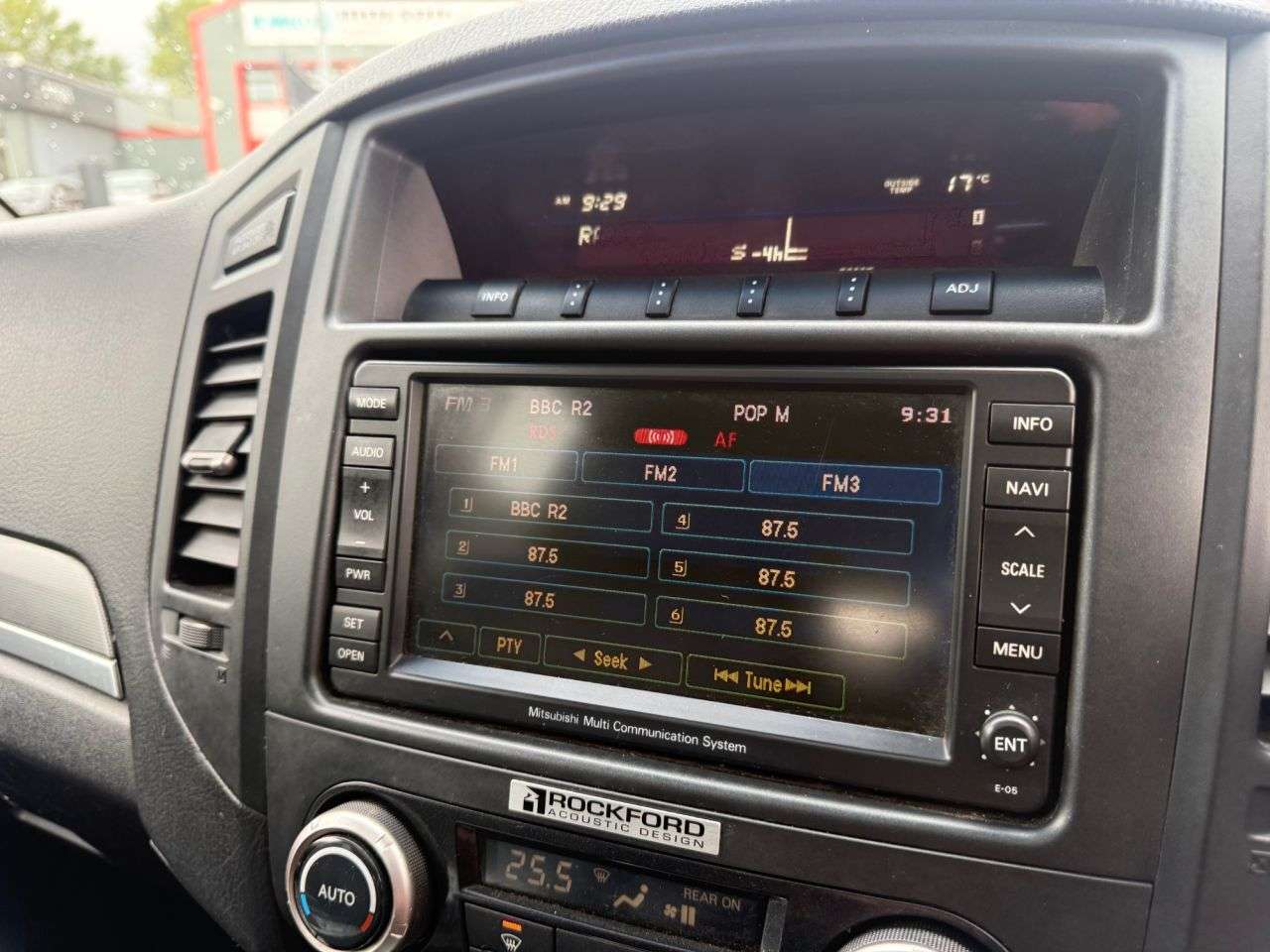 2011 MITSUBISHI SHOGUN 2011 MITSUBISHI SHOGUN