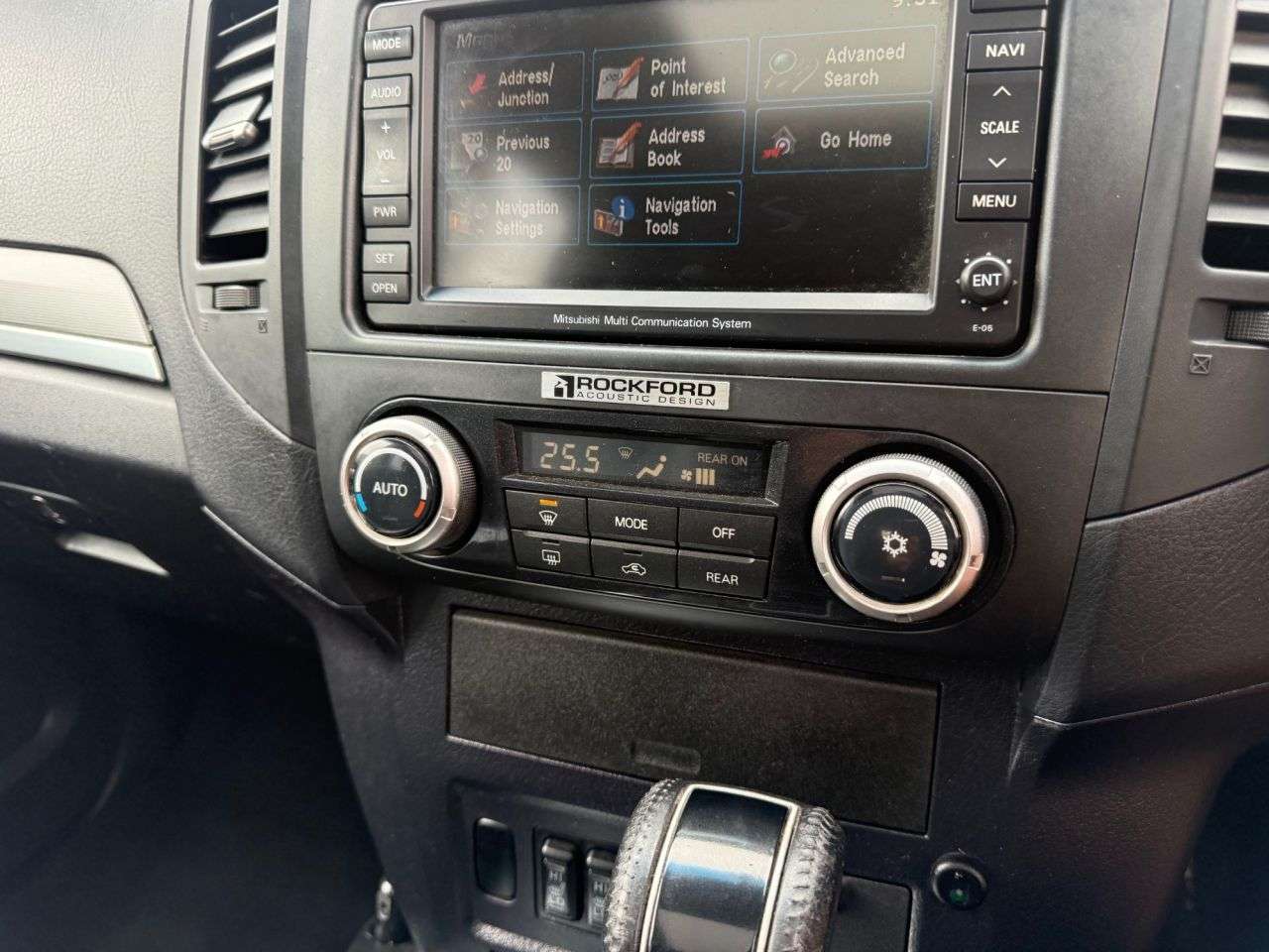 2011 MITSUBISHI SHOGUN 2011 MITSUBISHI SHOGUN