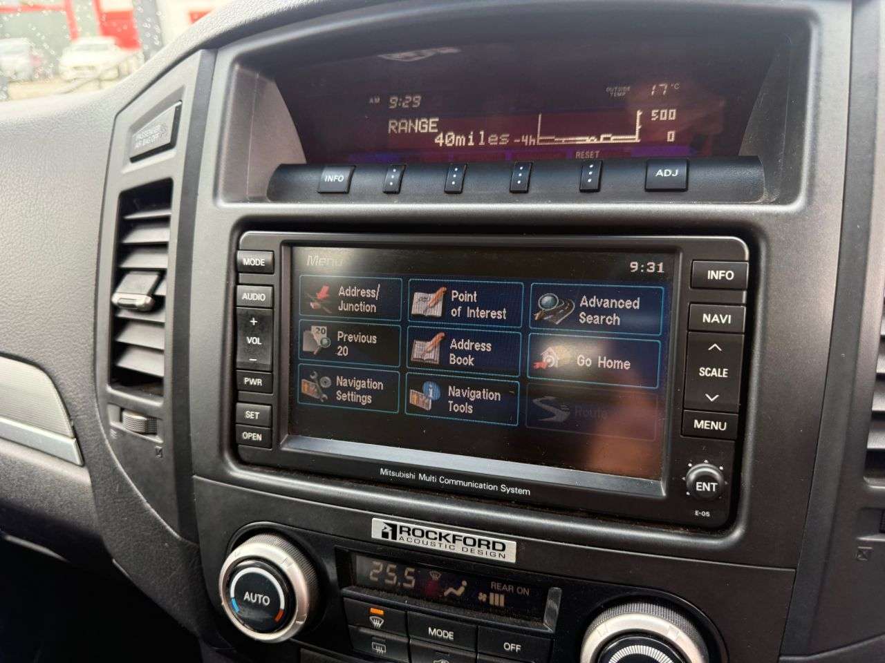 2011 MITSUBISHI SHOGUN 2011 MITSUBISHI SHOGUN