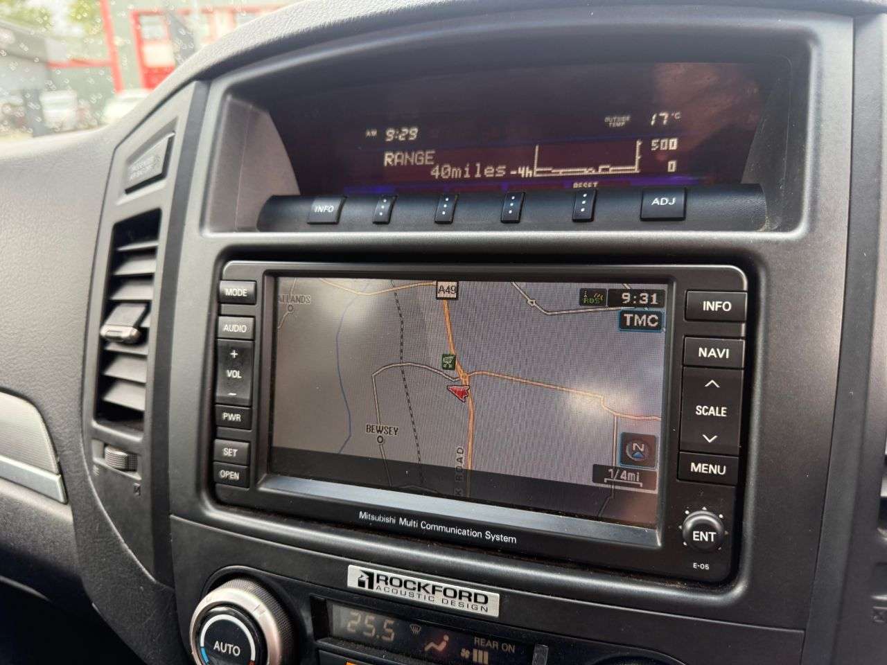 2011 MITSUBISHI SHOGUN 2011 MITSUBISHI SHOGUN