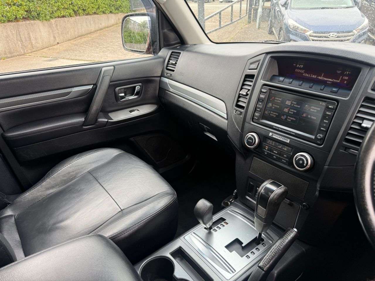 2011 MITSUBISHI SHOGUN 2011 MITSUBISHI SHOGUN