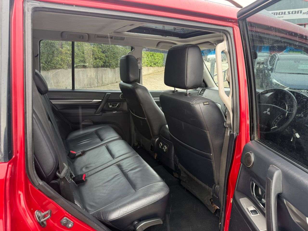 2011 MITSUBISHI SHOGUN 2011 MITSUBISHI SHOGUN