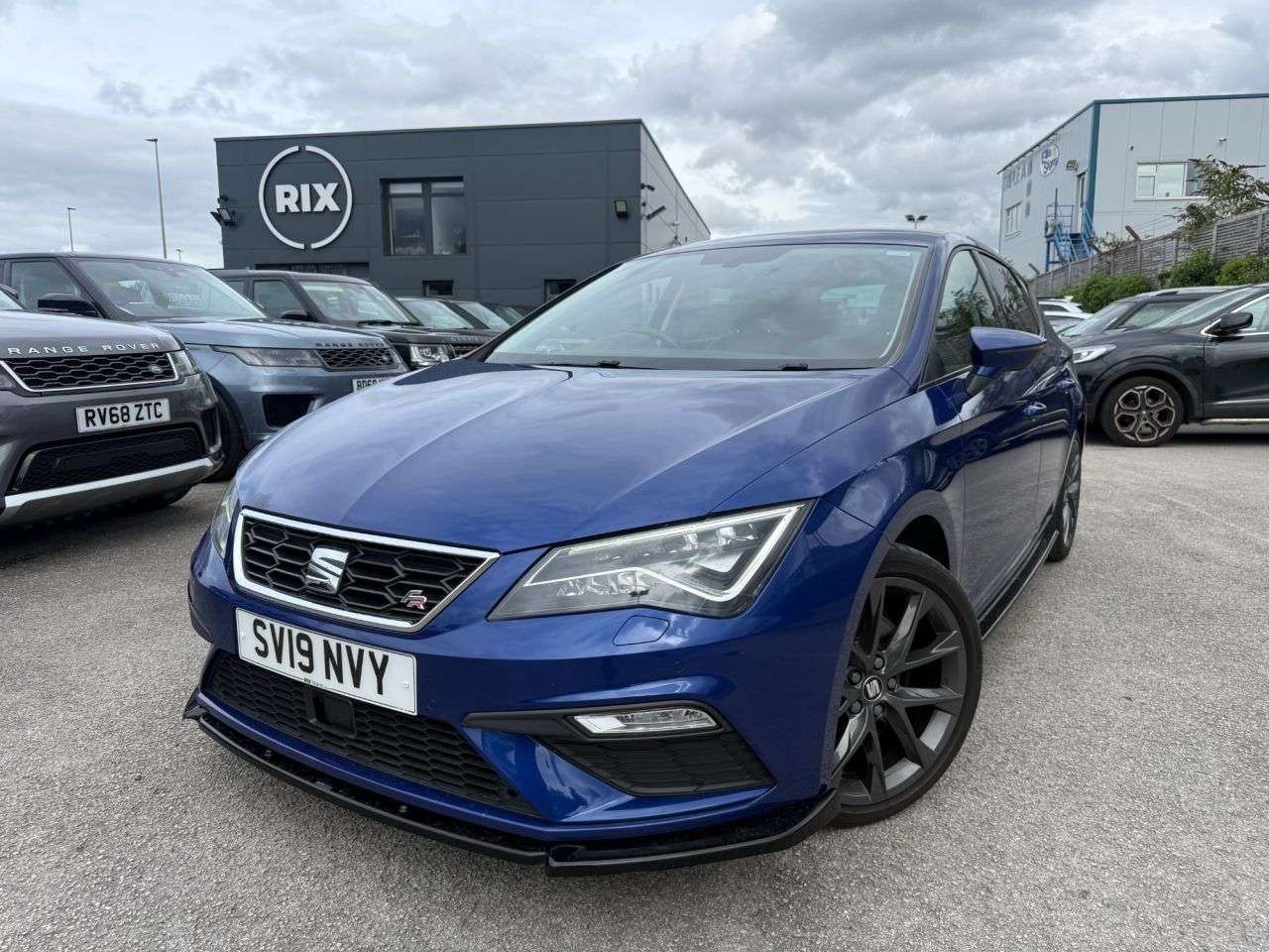 A 2019 SEAT LEON 1.5 TSI EVO FR Sport Hatchback 5dr Petrol Manual Euro 6-2 FORMER KEEPERS-HE A 2019 SEAT LEON 1.5 TSI EVO FR Sport Hatchback 5dr Petrol Manual Euro 6-2 FORMER KEEPERS-HE
