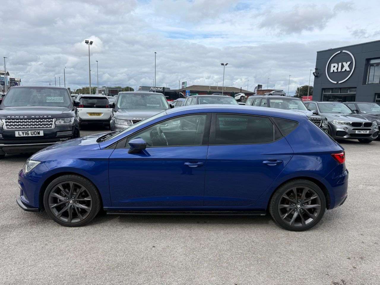 A 2019 SEAT LEON 1.5 TSI EVO FR Sport Hatchback 5dr Petrol Manual Euro 6-2 FORMER KEEPERS-HE A 2019 SEAT LEON 1.5 TSI EVO FR Sport Hatchback 5dr Petrol Manual Euro 6-2 FORMER KEEPERS-HE
