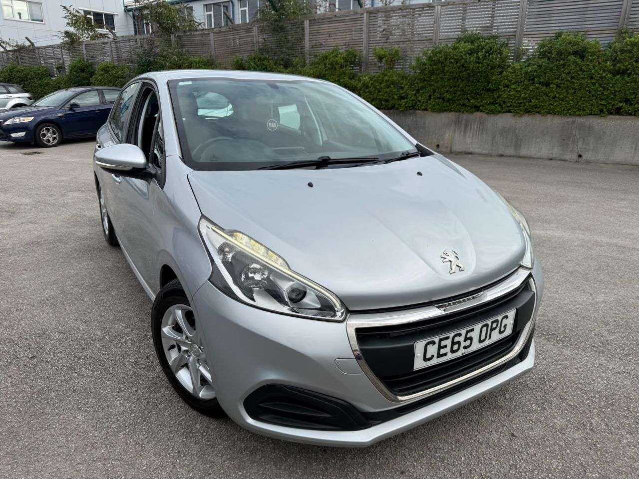 2015 PEUGEOT 208 2015 PEUGEOT 208