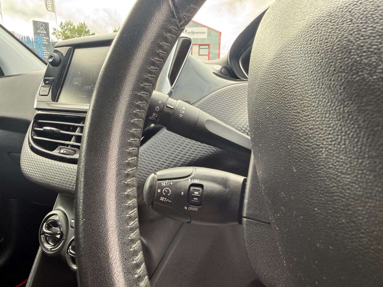 2015 PEUGEOT 208 2015 PEUGEOT 208