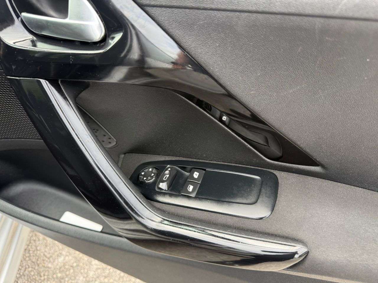 2015 PEUGEOT 208 2015 PEUGEOT 208