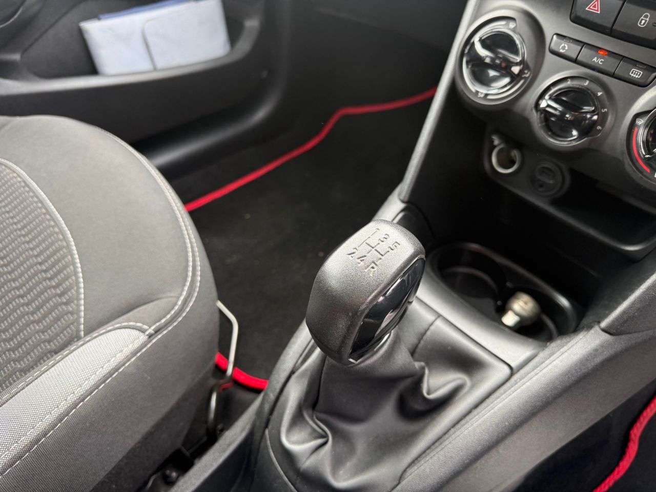 2015 PEUGEOT 208 2015 PEUGEOT 208