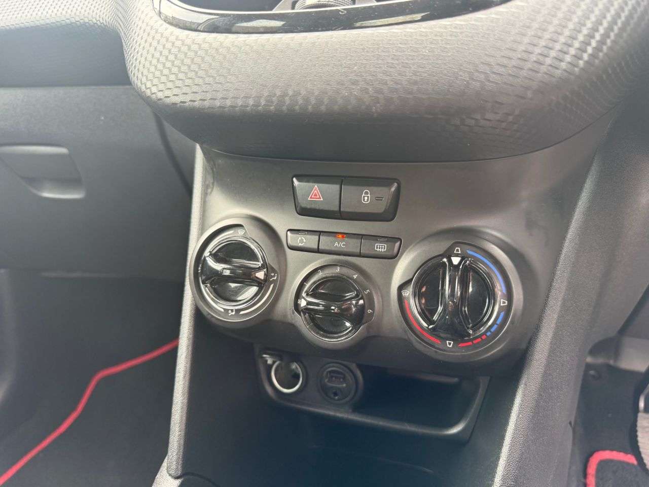 2015 PEUGEOT 208 2015 PEUGEOT 208