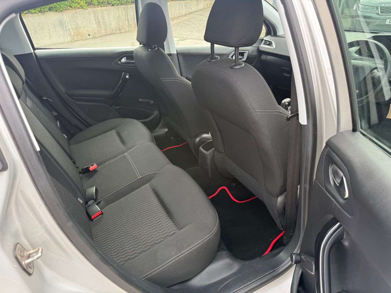 2015 PEUGEOT 208 2015 PEUGEOT 208